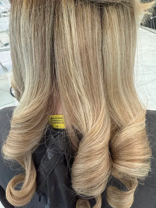 Bombshell Blow Dry Bar