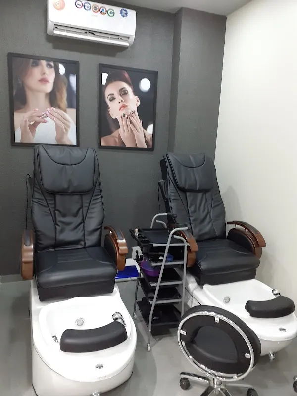 Lakme Salon For Him and Her in Koparkhairane,Navi Mumbai
