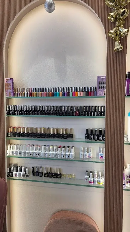 B BEAUTY SALON