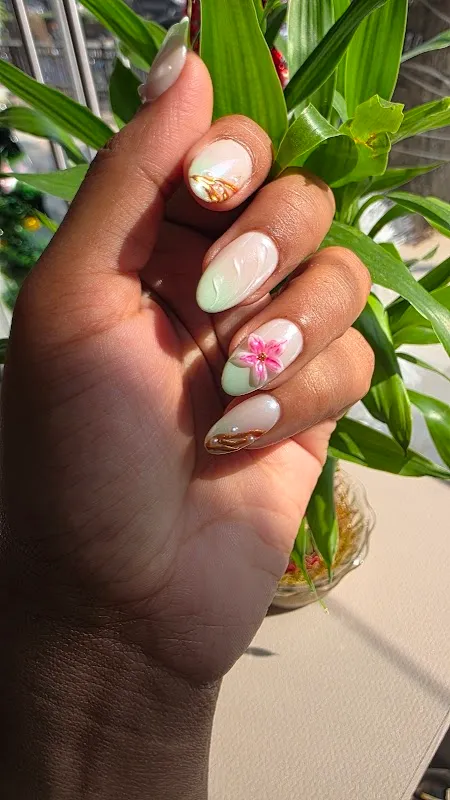 B BEAUTY SALON