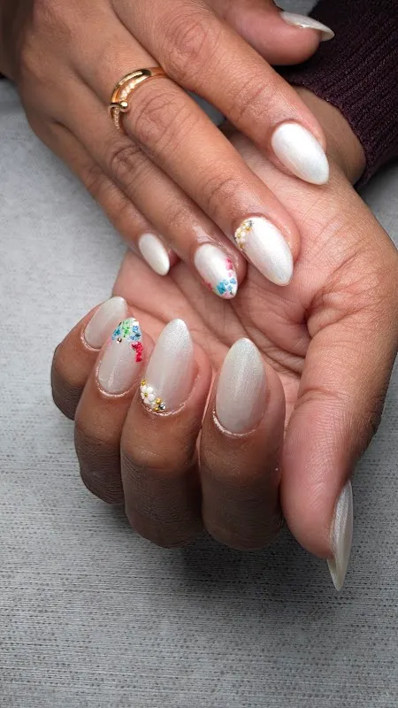 B BEAUTY SALON