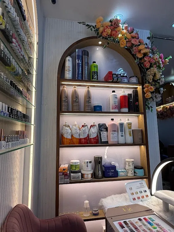 Lumina unisex salon chapra