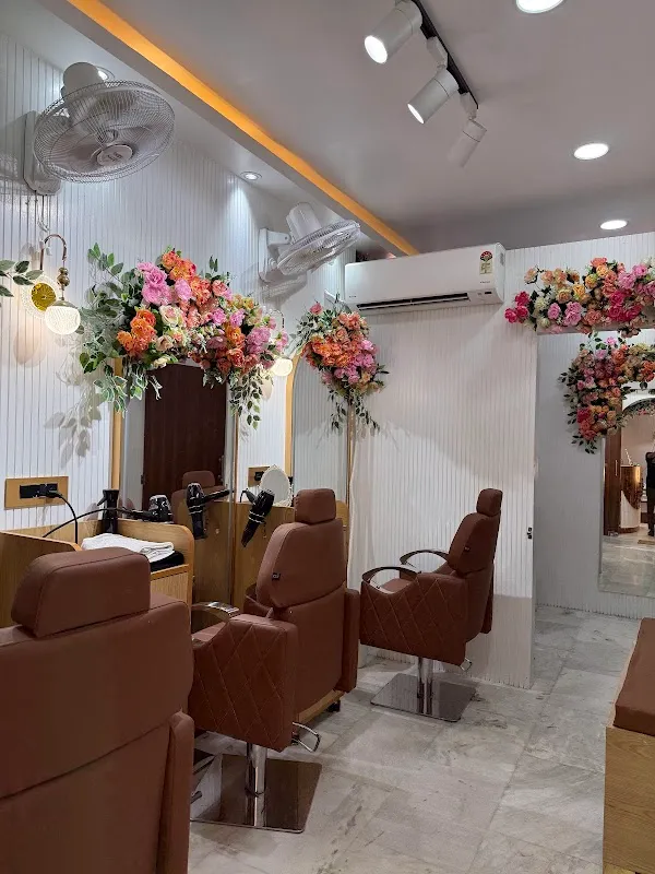 Lumina unisex salon chapra
