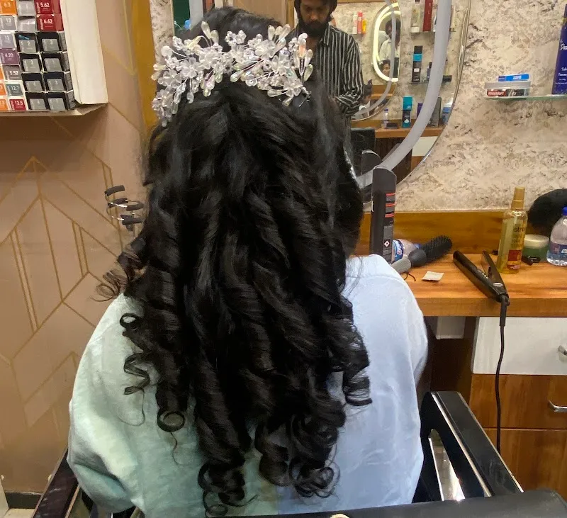 R2 Unisex Salon and beauty academy