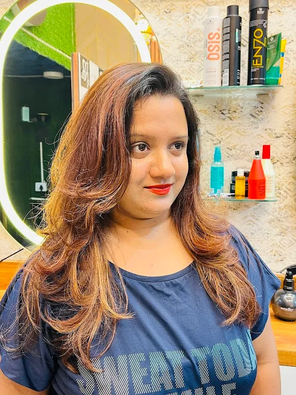 R2 Unisex Salon and beauty academy