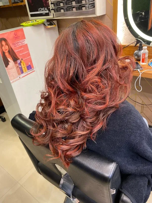 R2 Unisex Salon and beauty academy