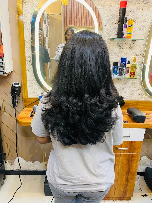 R2 Unisex Salon and beauty academy
