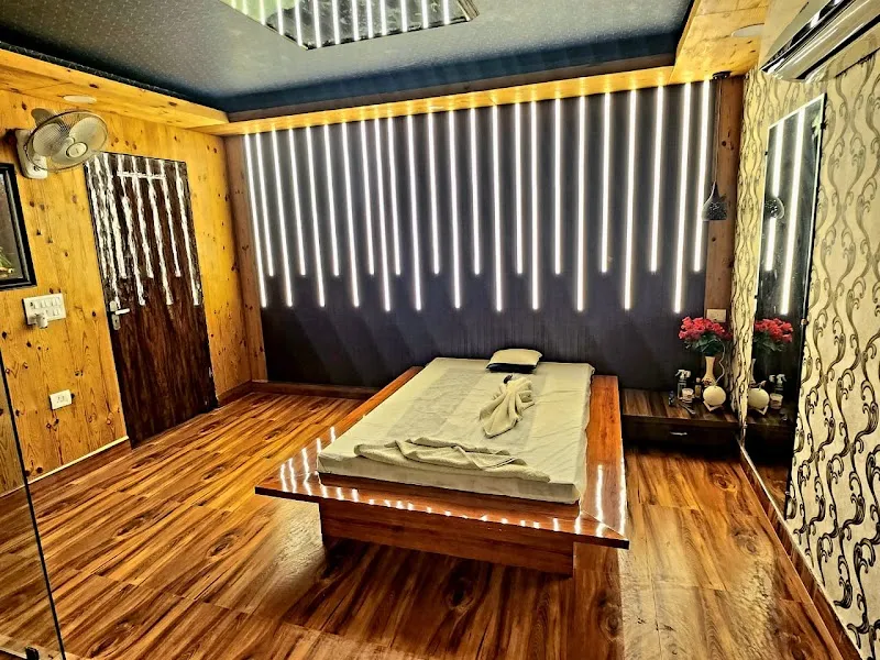 A One Luxury Spa And Salon