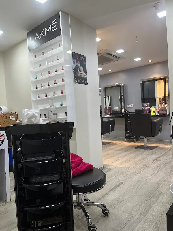 Lakme Salon For Him and Her in Dadar West,Mumbai