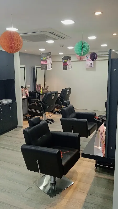 Lakme Salon For Him and Her in Dadar West,Mumbai