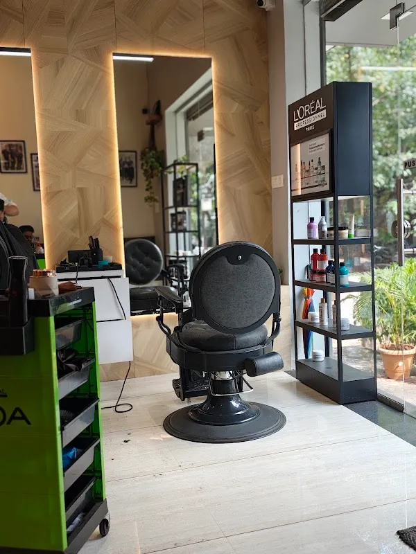 Mirror Unisex Salon | Dedicated Hours for Females | Best Unisex Salon in Kolhapur