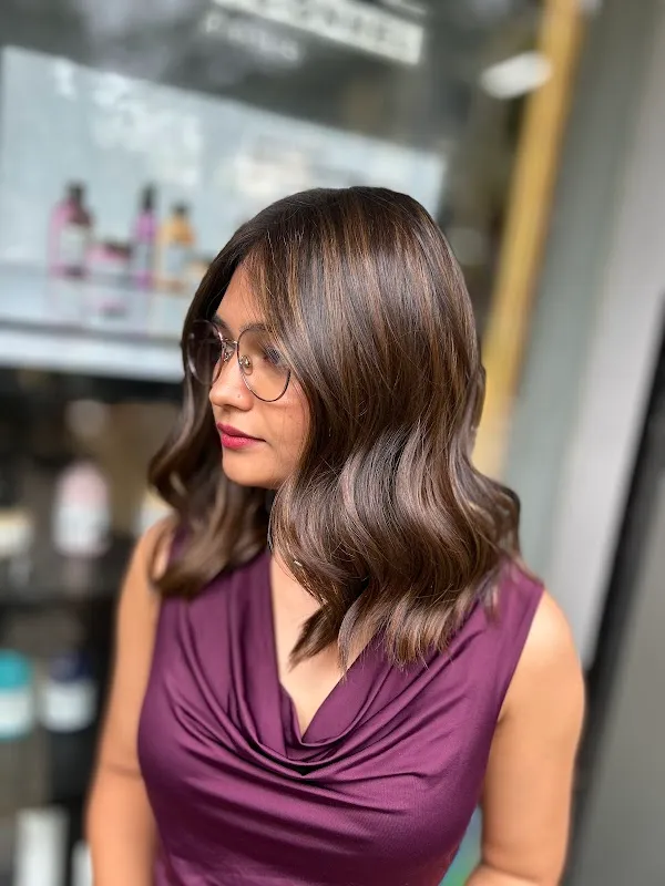 Mirror Unisex Salon | Dedicated Hours for Females | Best Unisex Salon in Kolhapur