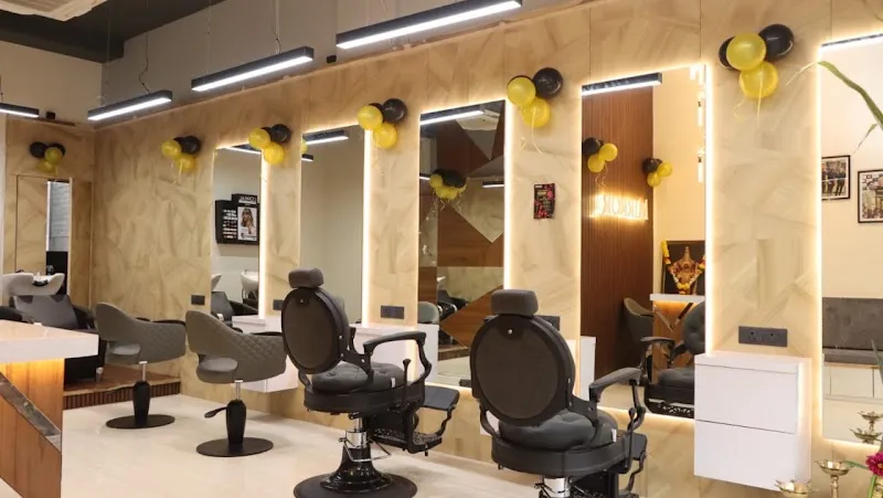 Mirror Unisex Salon | Dedicated Hours for Females | Best Unisex Salon in Kolhapur