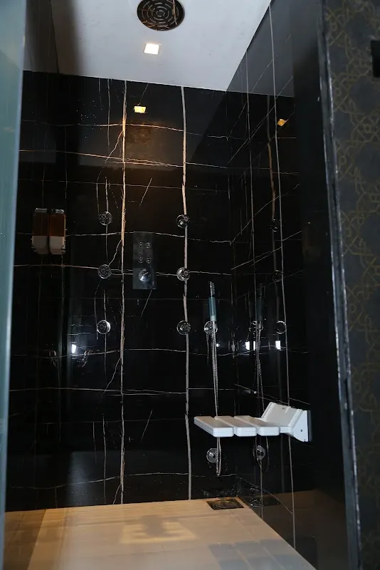 Elite Luxury Spa Kandivali West