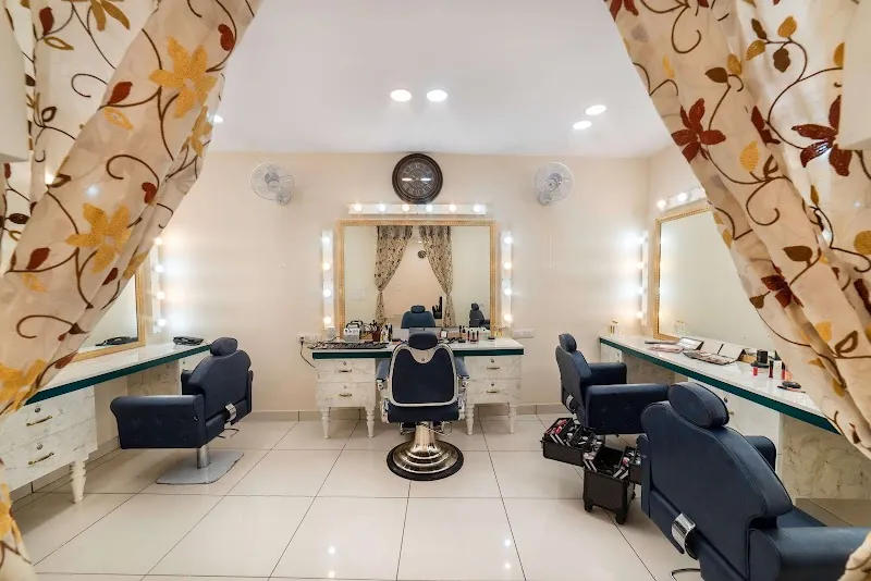 THE CHARMING SALON