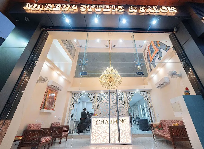 THE CHARMING SALON