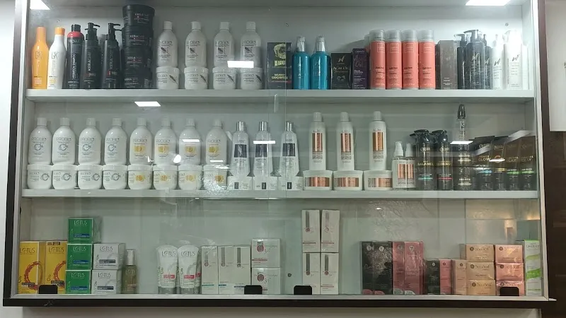 Lavish Family Salon Jharapada