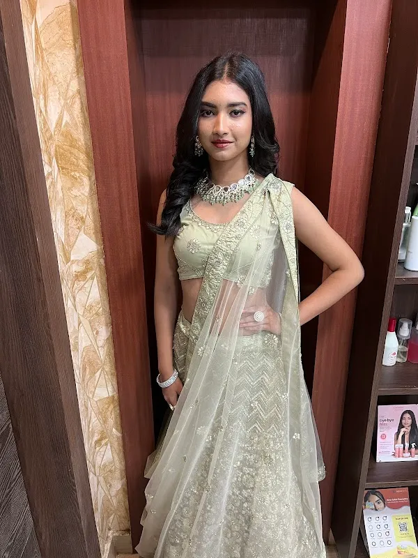 Lavish Family Salon Jharapada
