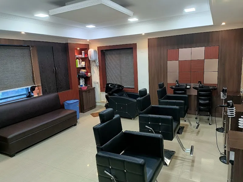 Lavish Family Salon Jharapada