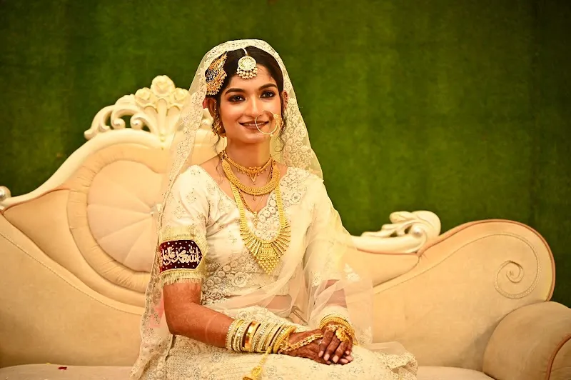 Lavish Family Salon Jharapada
