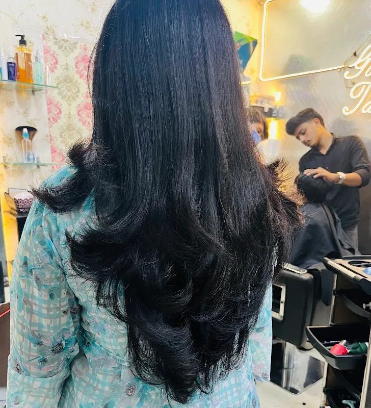 Lavish Family Salon Jharapada