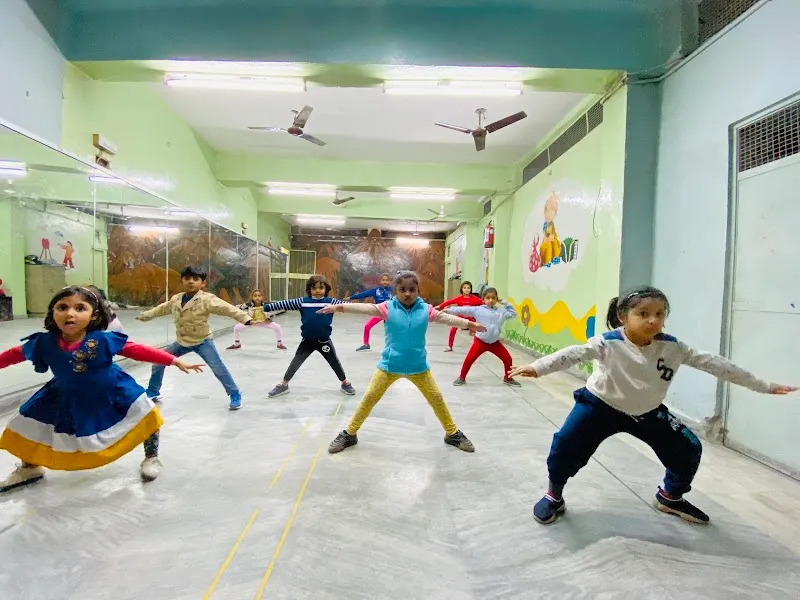Buskers Dance Institute , Amba Bari