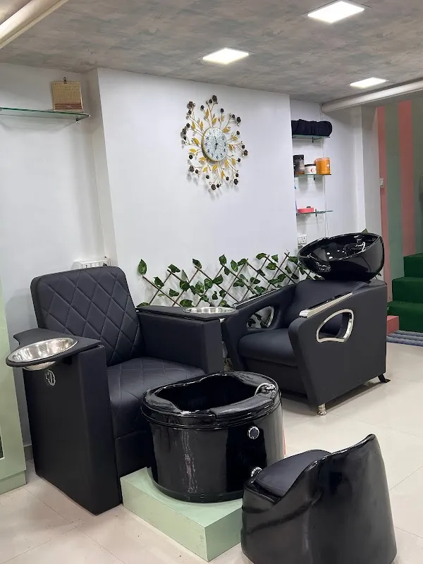 YOUNG LOOK BEAUTY SALON
