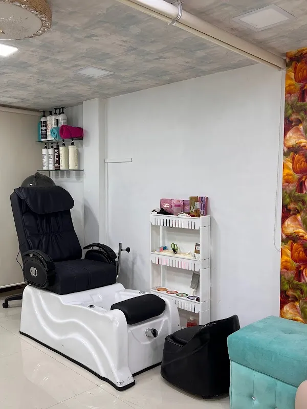 YOUNG LOOK BEAUTY SALON
