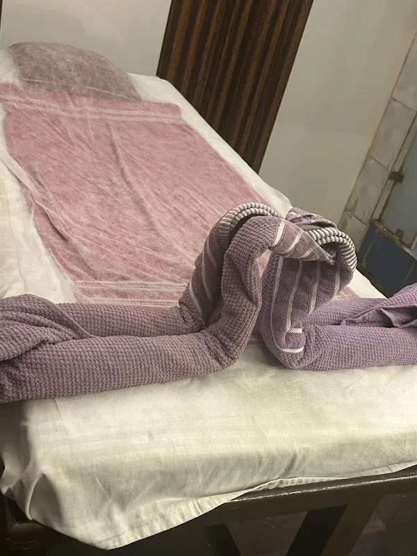 Glitz Spa And Unisex Salon
