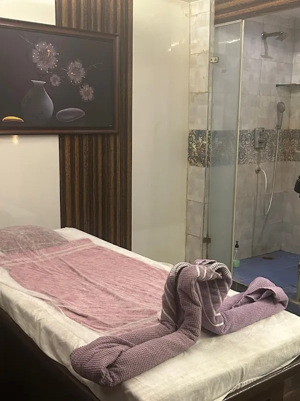 Glitz Spa And Unisex Salon
