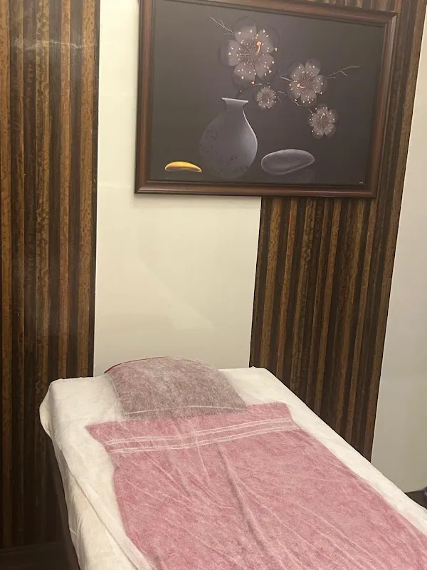 Glitz Spa And Unisex Salon