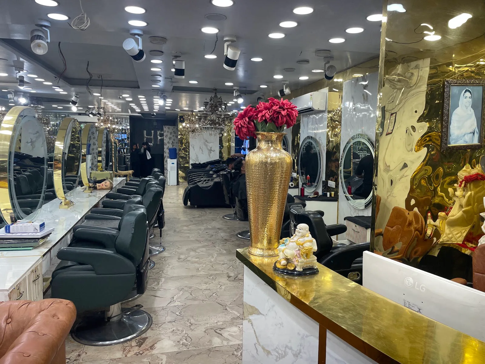 THE HAIR PALACE SALON