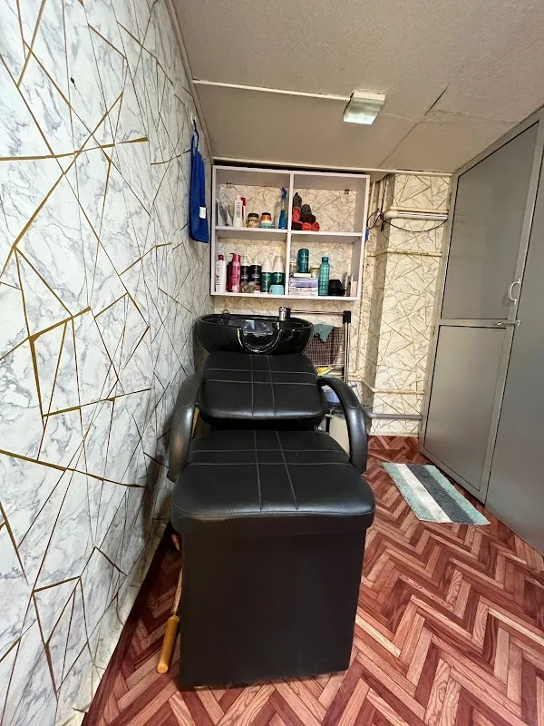 Perfect scissors unisex salon
