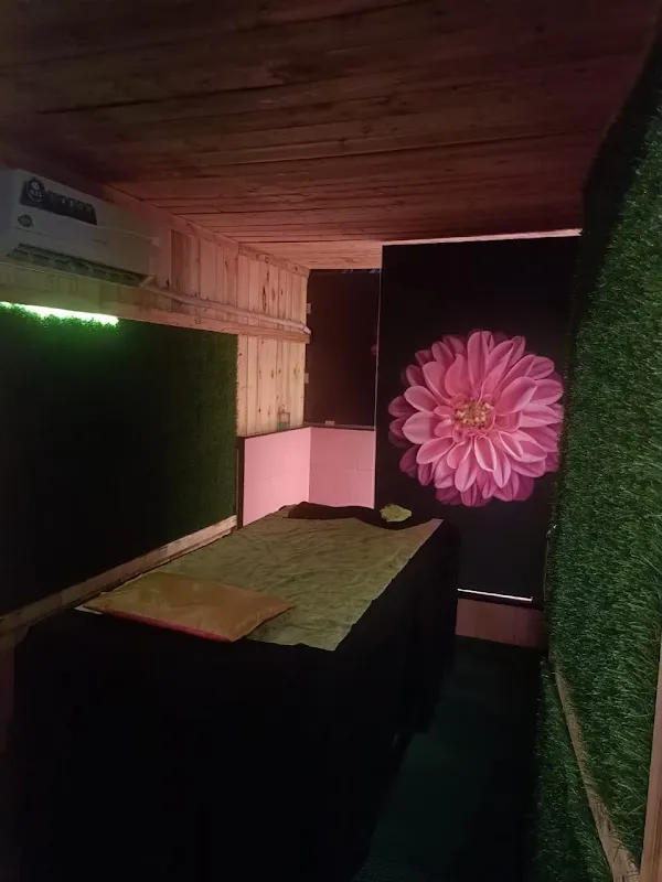 WoodLight Spa - Massage Spa in Kandivali