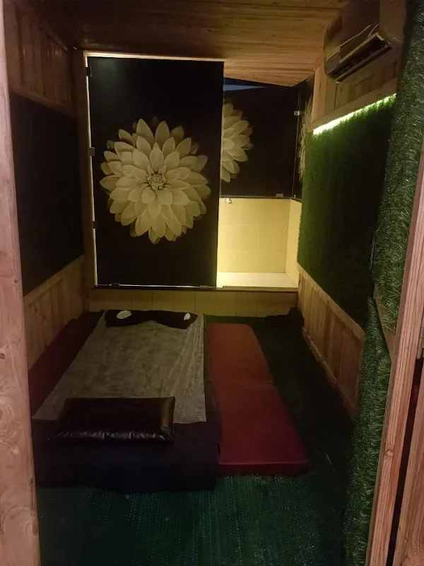 WoodLight Spa - Massage Spa in Kandivali