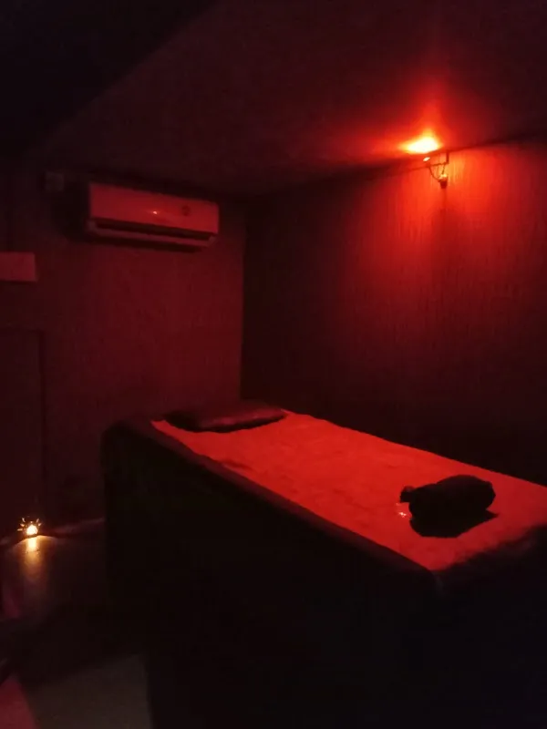 WoodLight Spa - Massage Spa in Kandivali