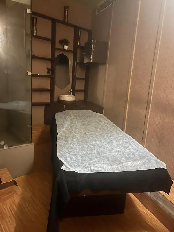 WoodLight Spa - Massage Spa in Kandivali