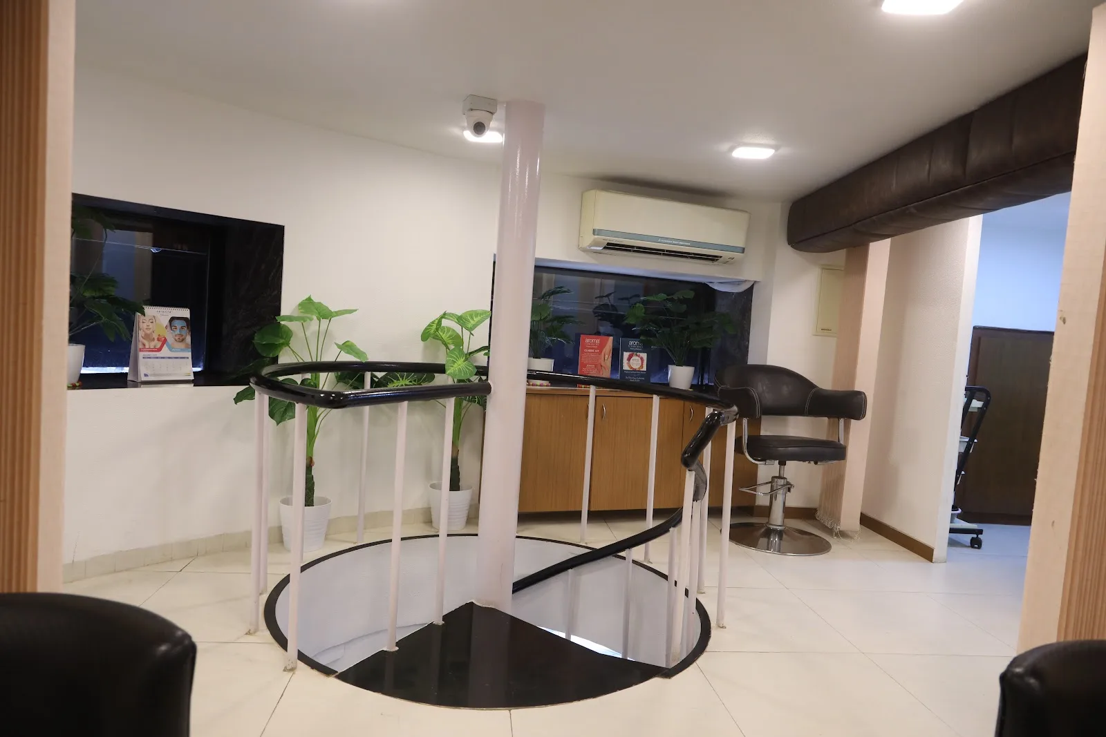 ELEMENTS SALON AND ACADEMY