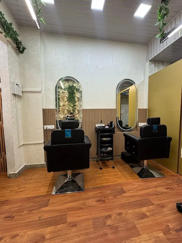 AURA BEAUTY SALON & ACADEMY