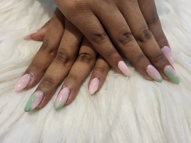 AURA BEAUTY SALON & ACADEMY