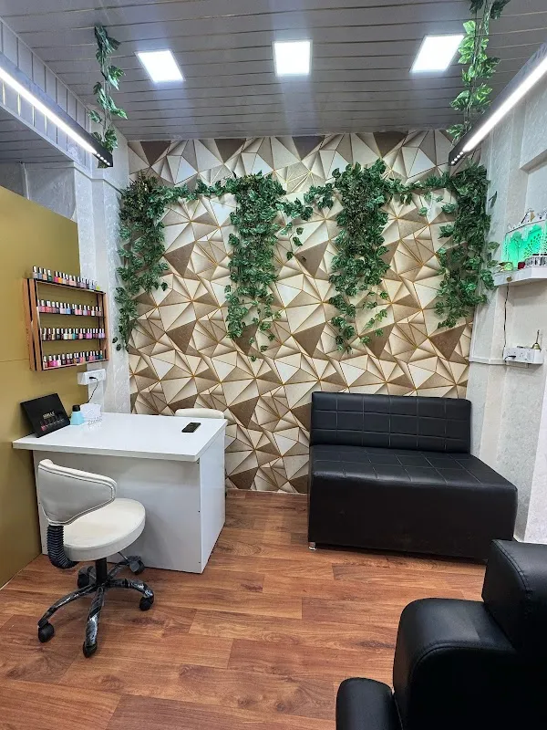 AURA BEAUTY SALON & ACADEMY