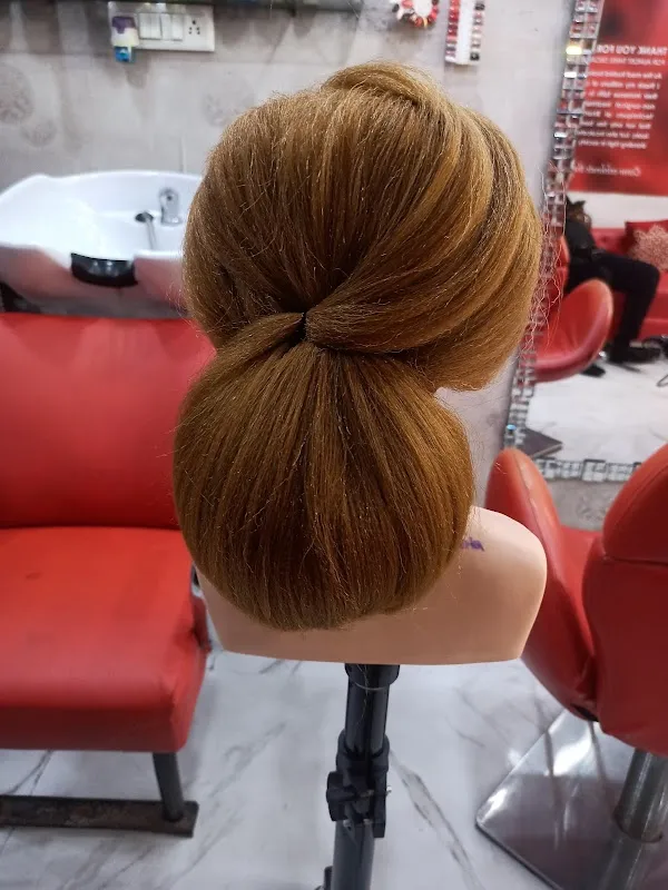 Bharti Taneja's ALPS Beauty Salon