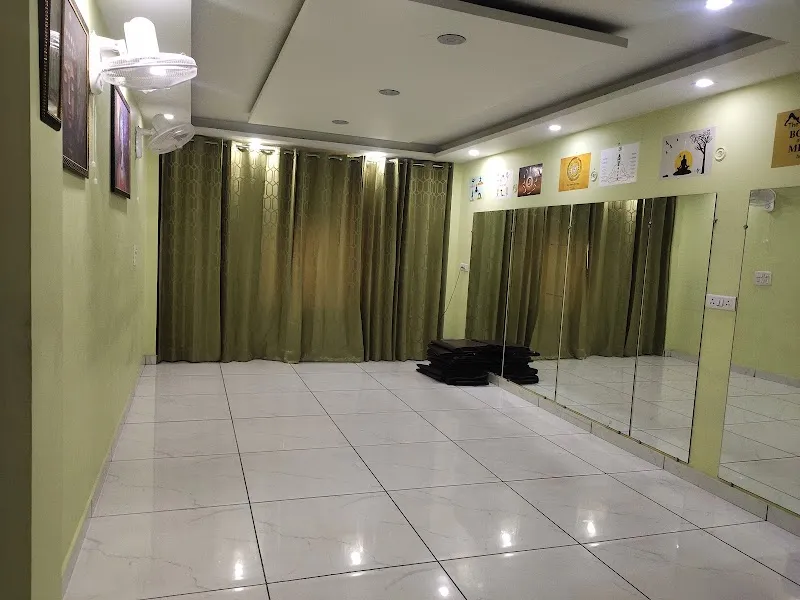 Praptiyog+ aerial yog+iyenger rope+Cupping hijama therapy+ bone setting centre