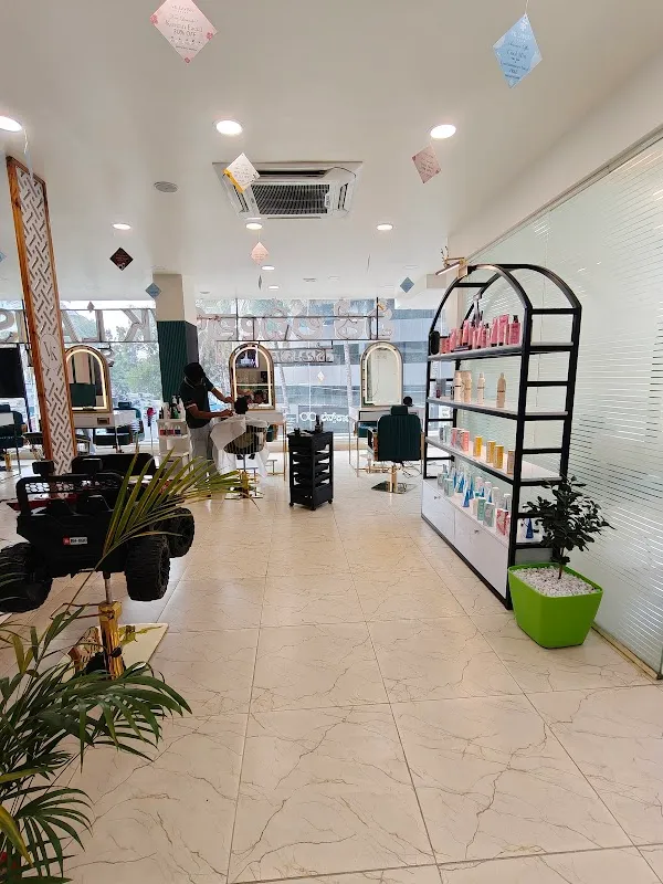 VK Lavish Unisex Salon