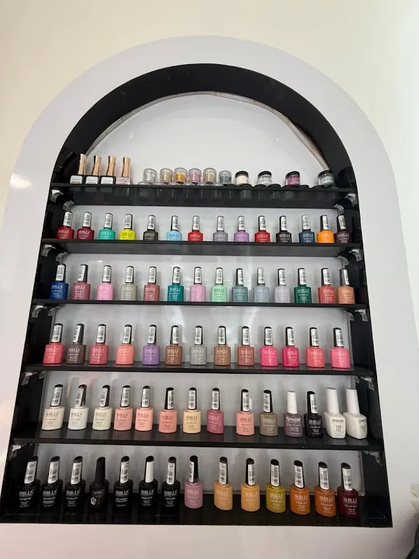 VK Lavish Unisex Salon