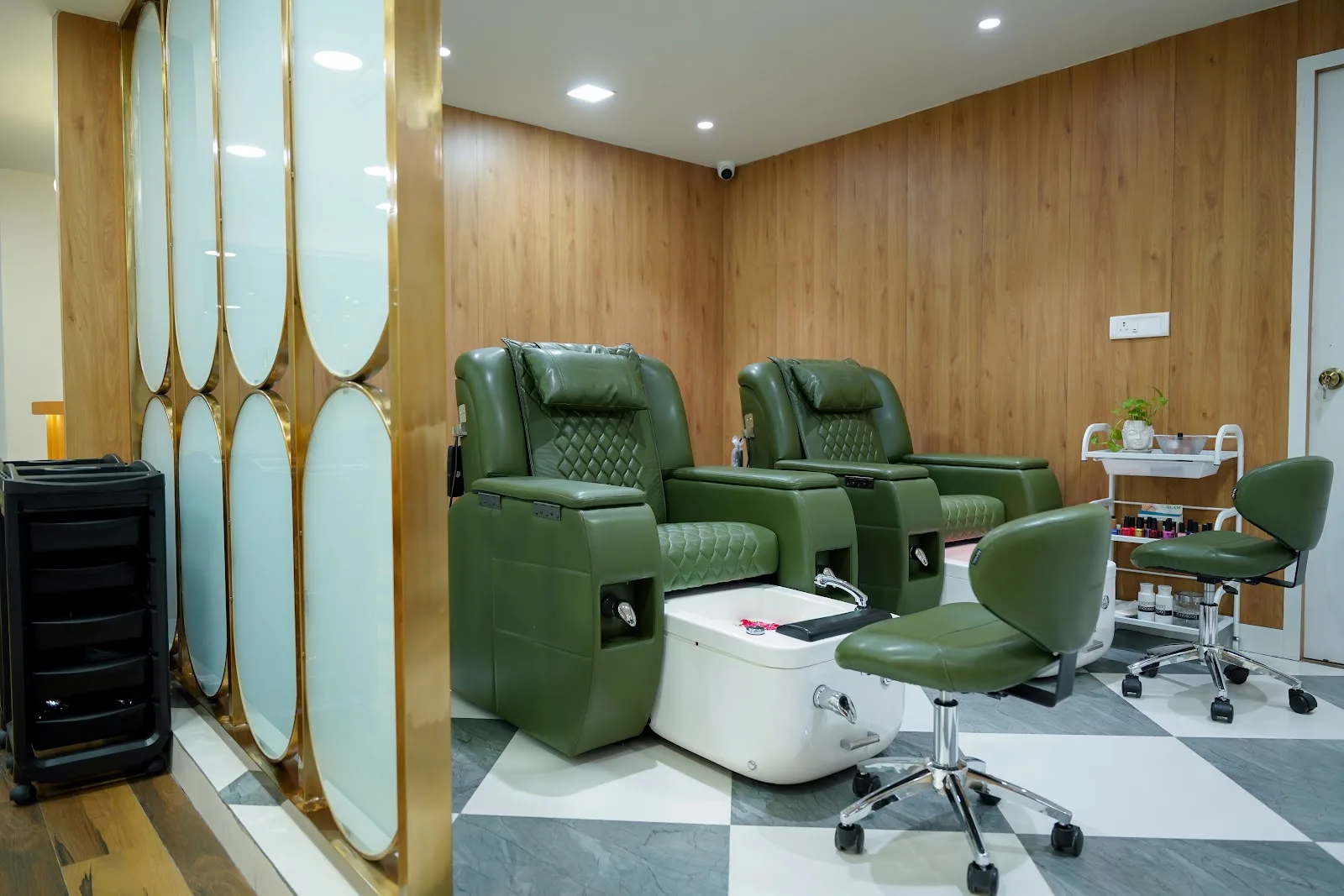 Monsoon Salon Pro Cambridge Layout Bangalore
