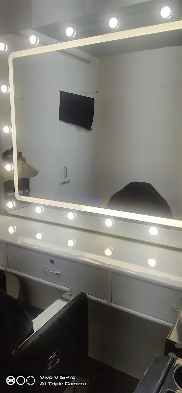 Archi Makeovers Unisex Salon