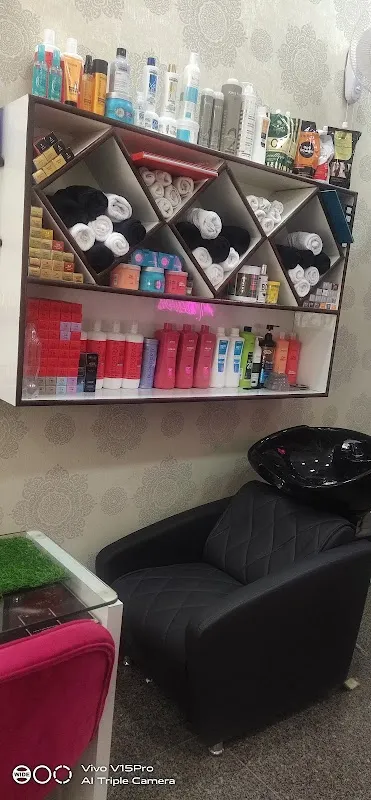 Archi Makeovers Unisex Salon