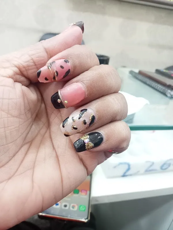 Archi Makeovers Unisex Salon