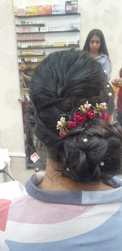 Archi Makeovers Unisex Salon